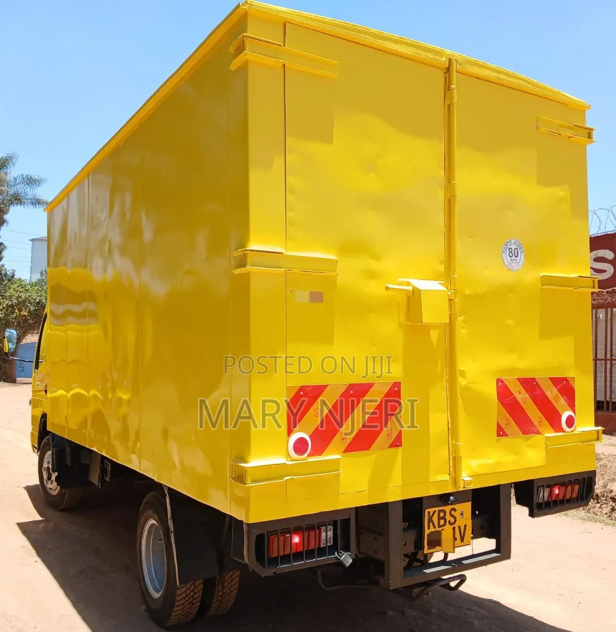 Mitsubishi Canter Truck 2010 Yellow