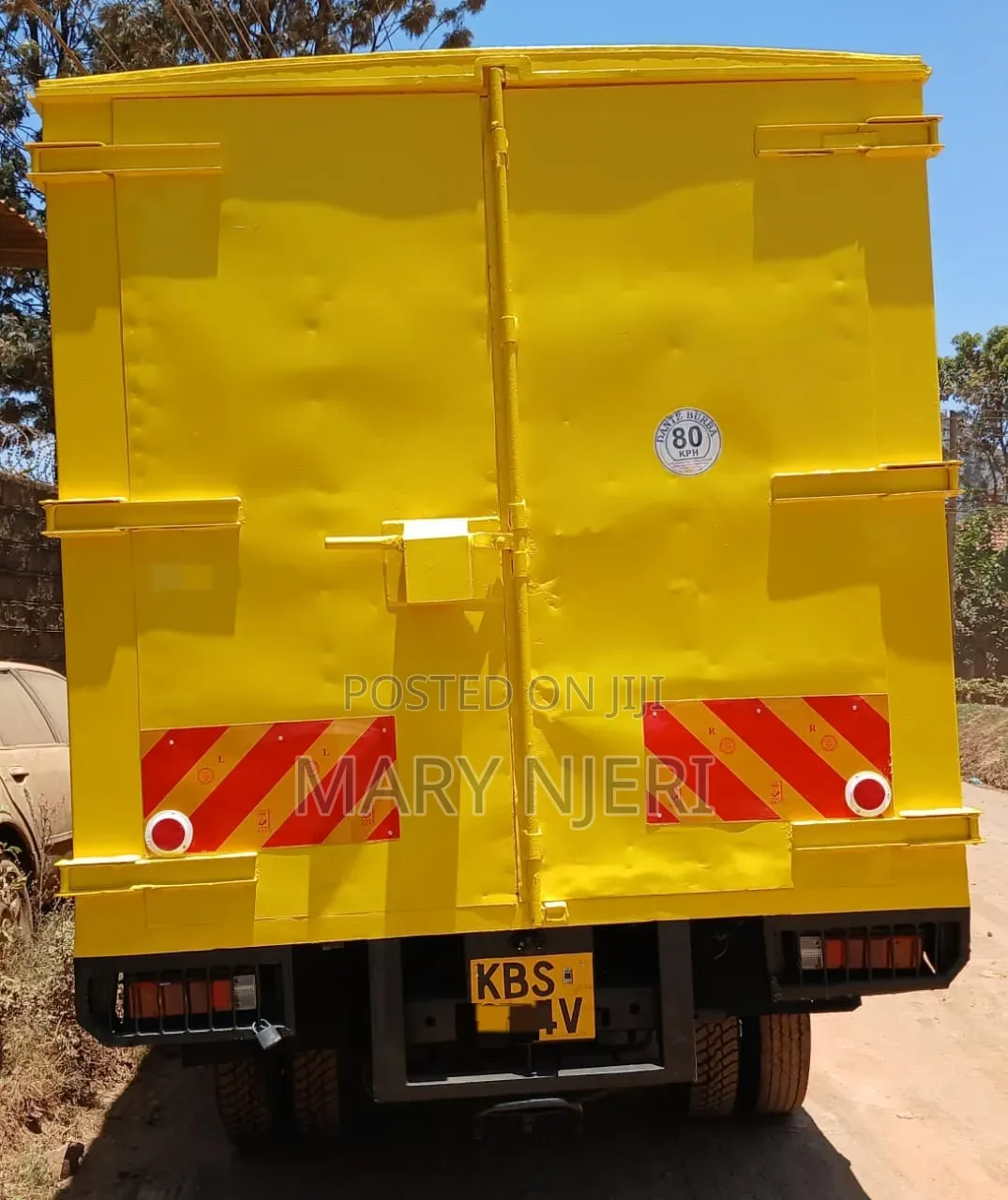 Mitsubishi Canter Truck 2010 Yellow