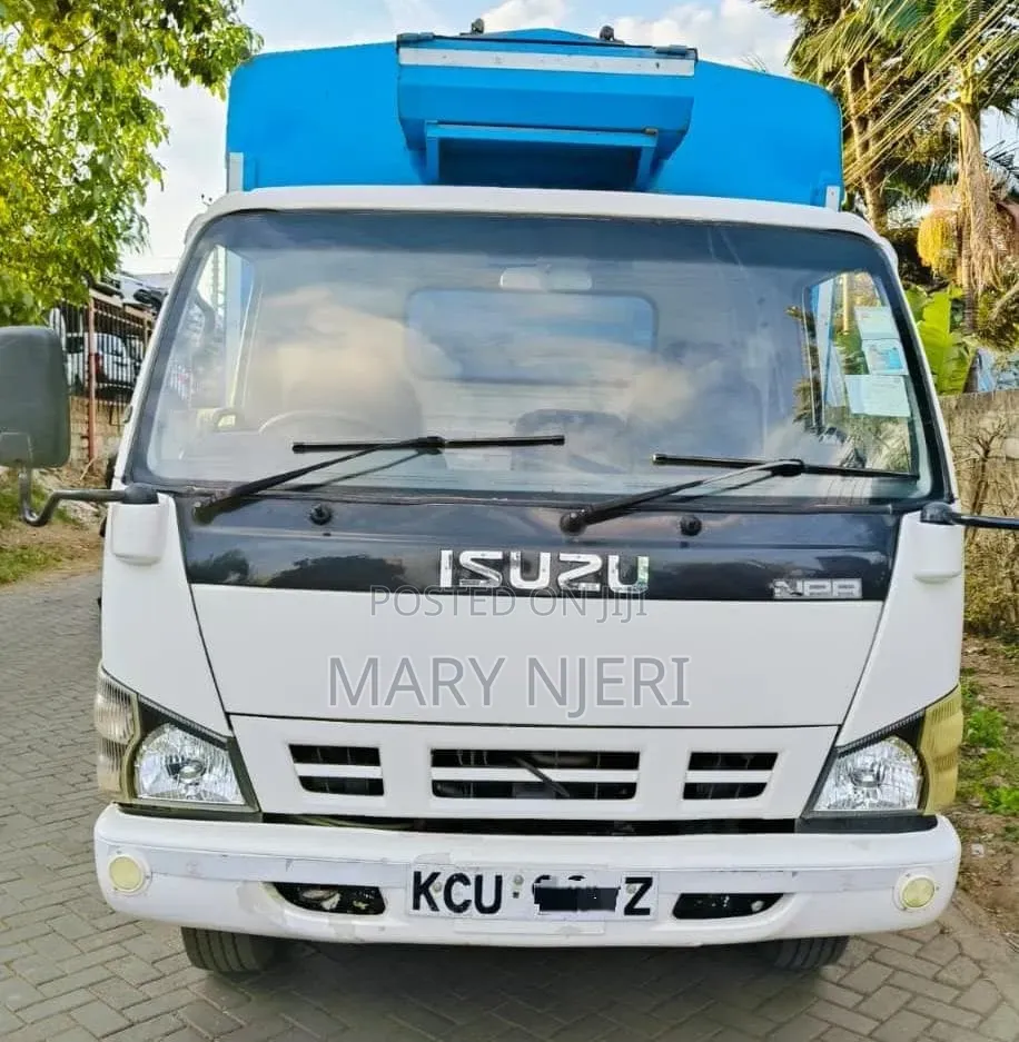 Isuzu NPR Truck 2019 White