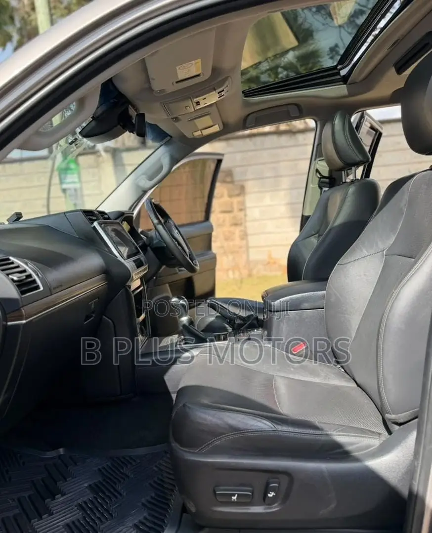 Toyota Land Cruiser Prado 2017 Gray