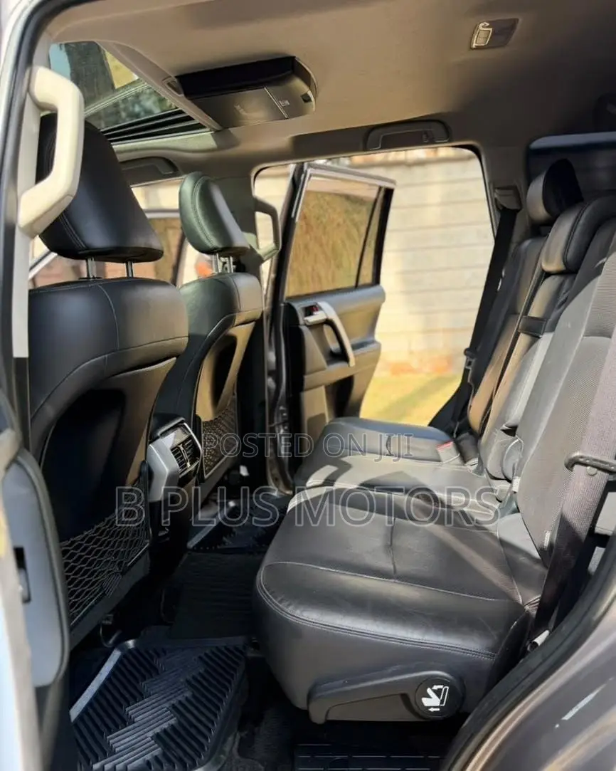 Toyota Land Cruiser Prado 2017 Gray