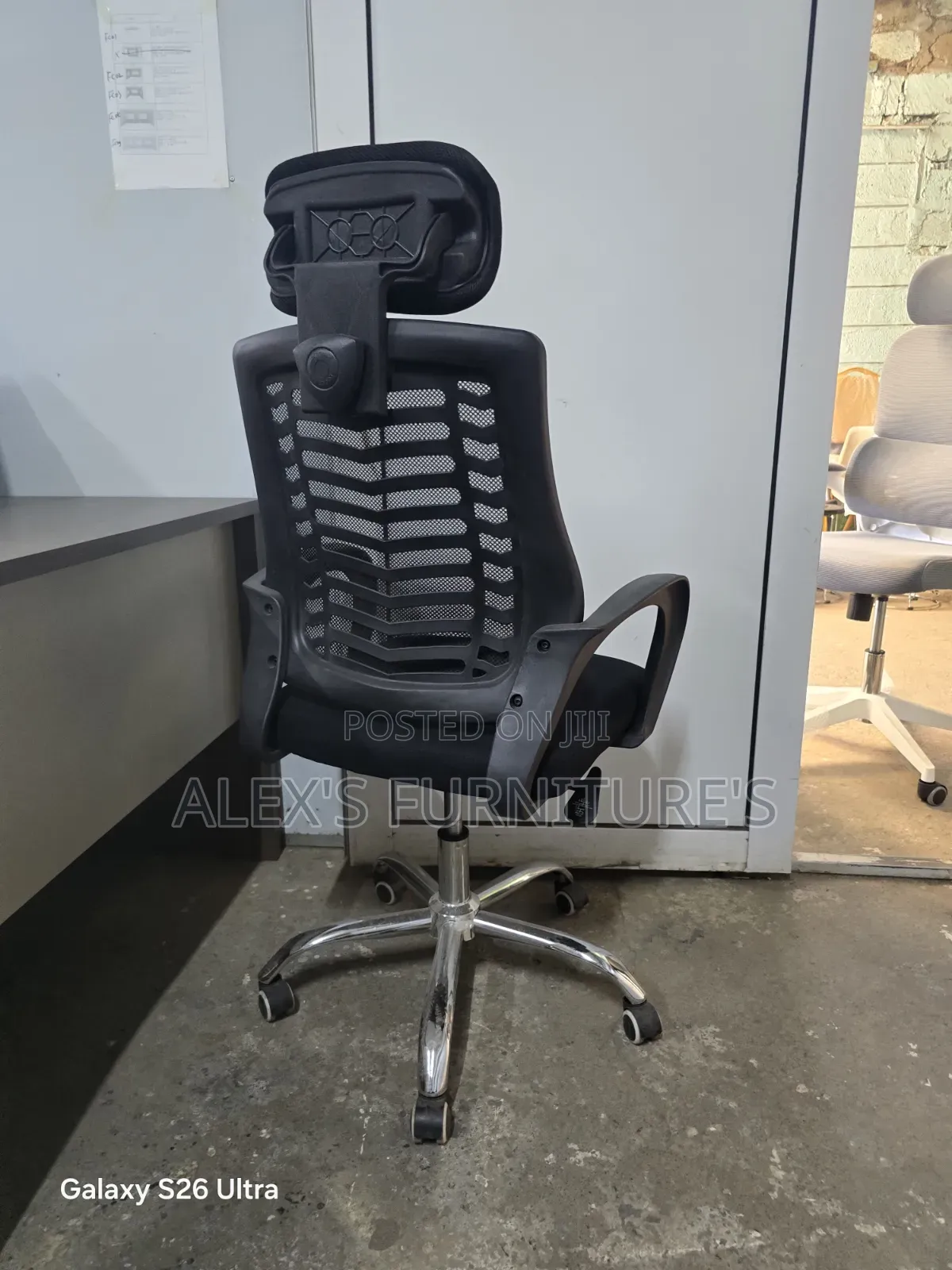 Eexecutive Chair With Modern Headrest Adjustable