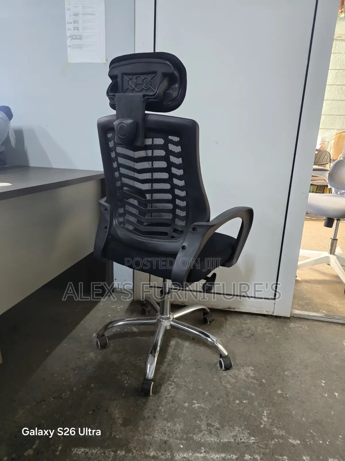 Eexecutive Chair With Modern Headrest Adjustable