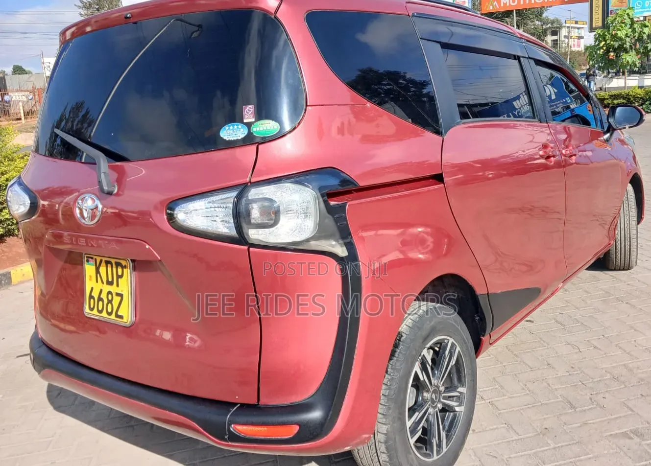Toyota Sienta 2017 Brown