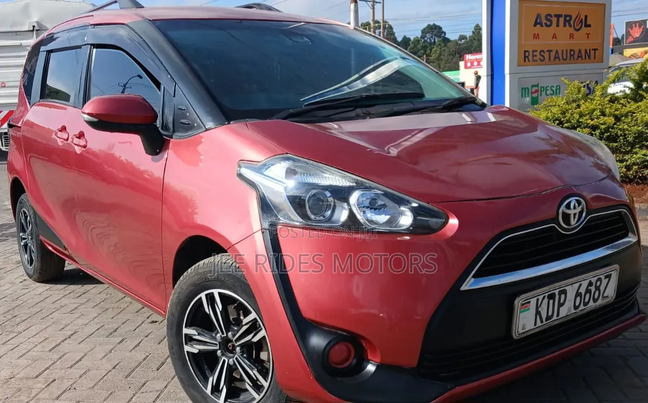 Toyota Sienta 2017 Brown