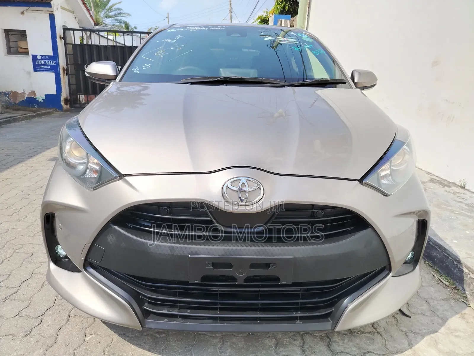 Toyota Yaris 2021 Gold