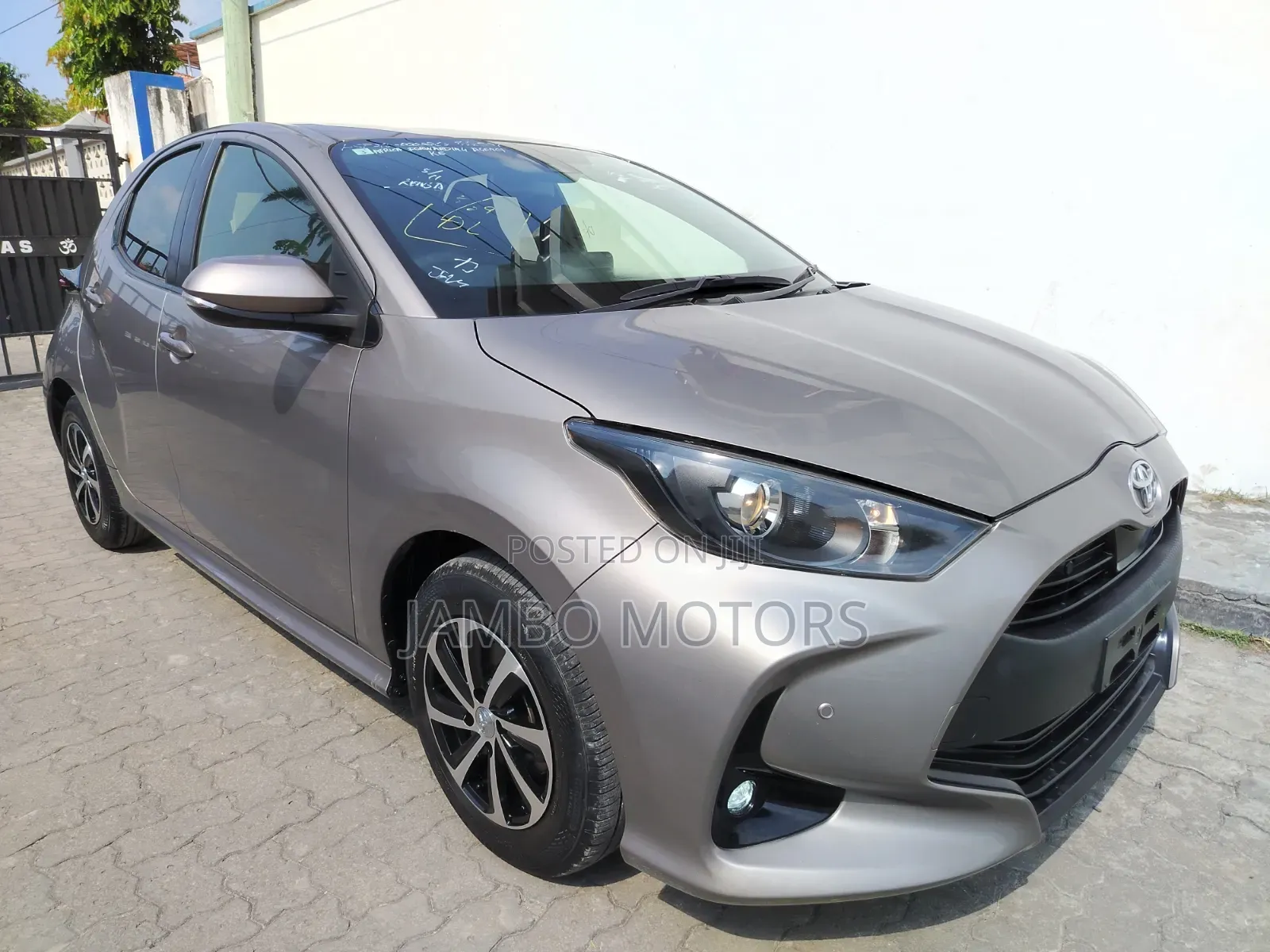 Toyota Yaris 2021 Gold
