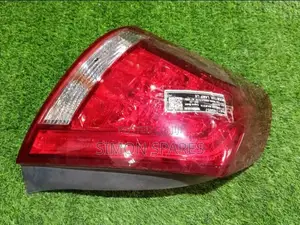 Tail Light Lh Toyota Crown Majesta 2010