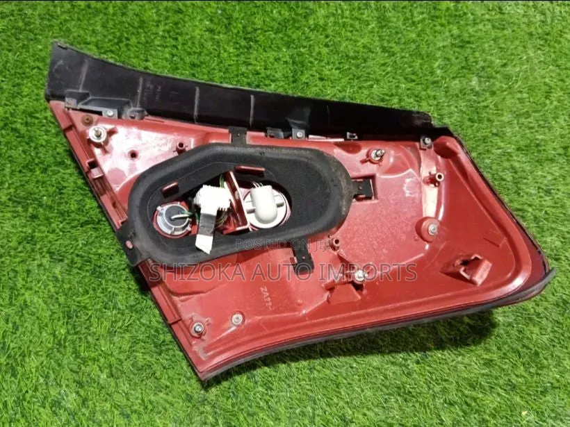 Tail Light Lh Toyota Crown Majesta 2010