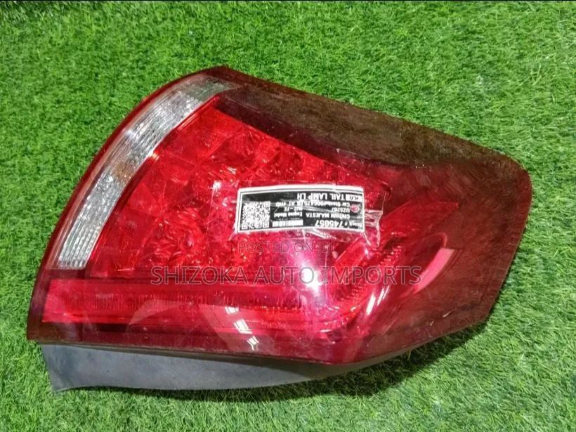 Tail Light Lh Toyota Crown Majesta 2010