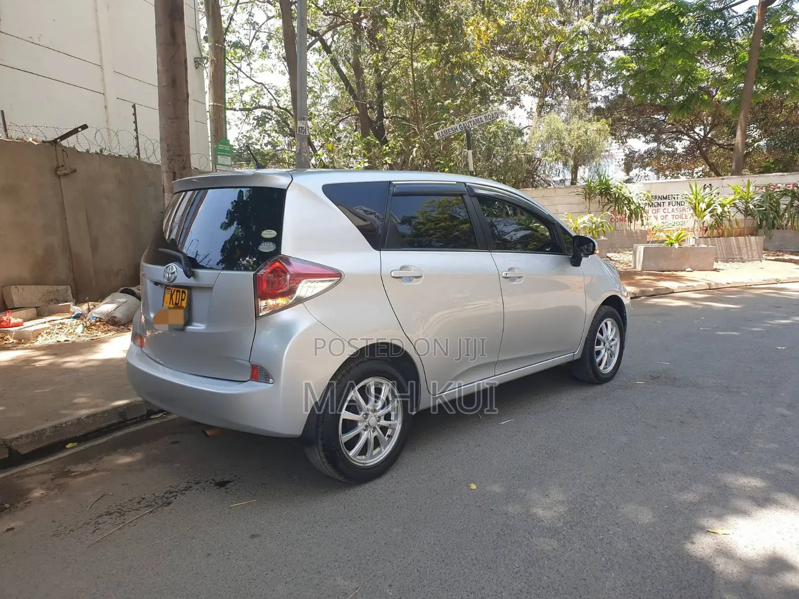 Toyota Ractis 2016 Silver