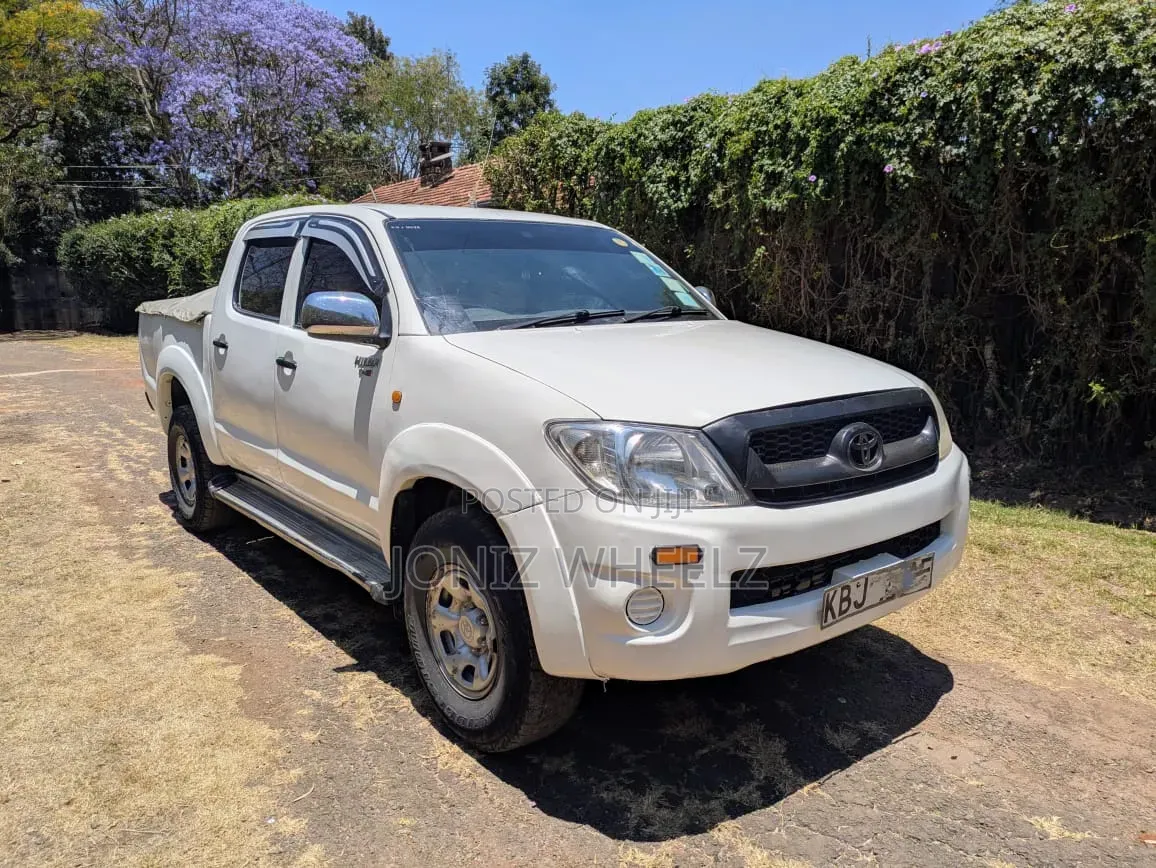 Toyota Hilux 2.5 D-4D 4X4 SRX 2009 White