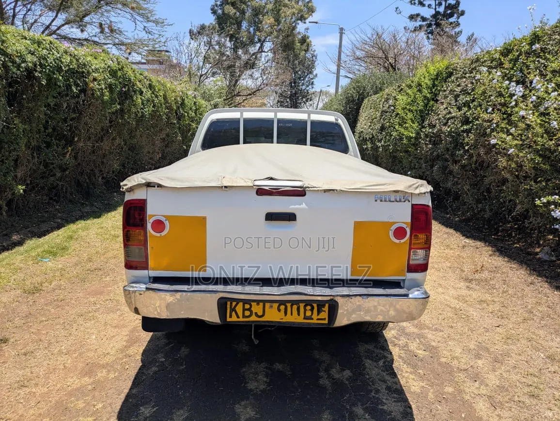 Toyota Hilux 2.5 D-4D 4X4 SRX 2009 White