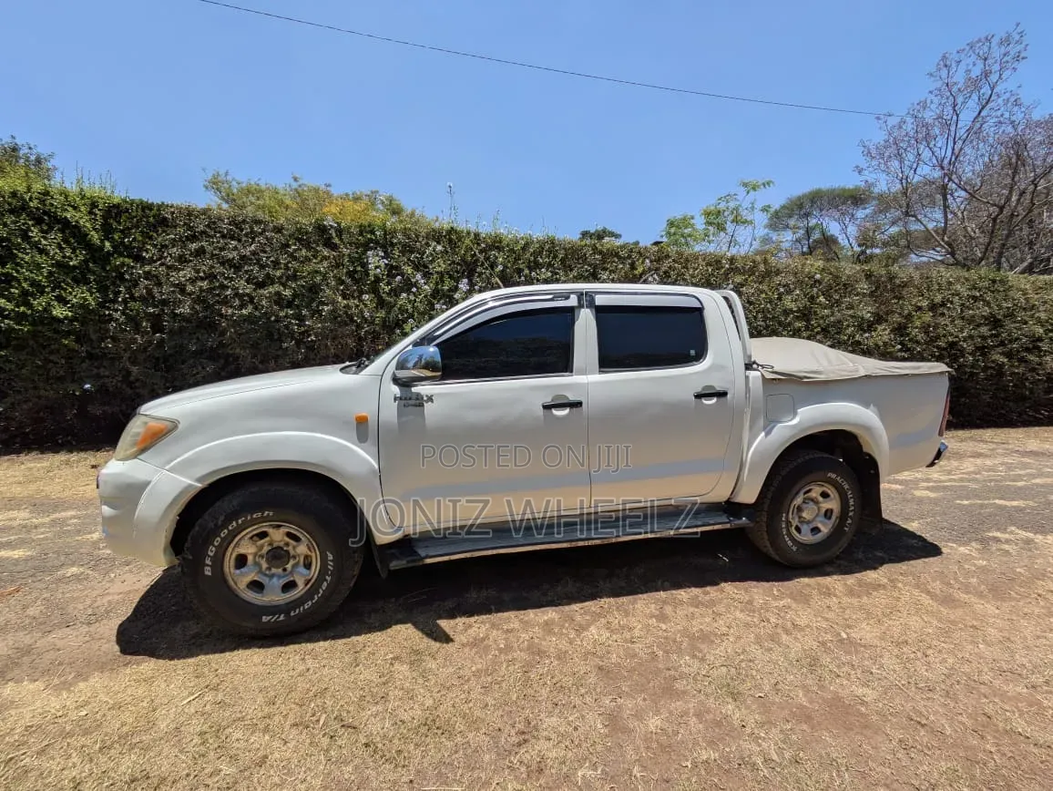 Toyota Hilux 2.5 D-4D 4X4 SRX 2009 White
