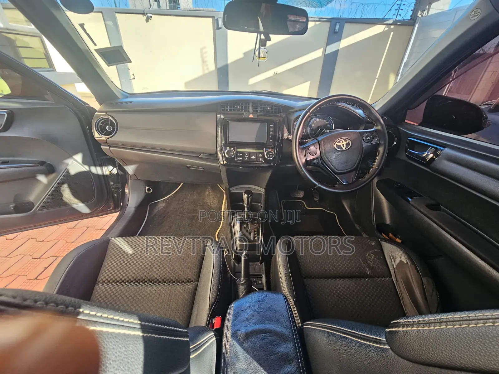 Toyota Corolla Fielder 1.5 Hybrid FWD 2016 Black