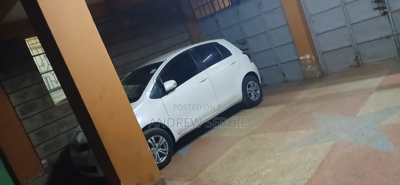 Toyota Vitz 2010 White