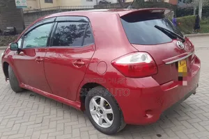 Toyota Auris 2011 Maroon