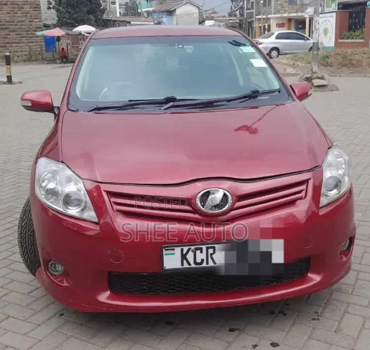Toyota Auris 2011 Maroon