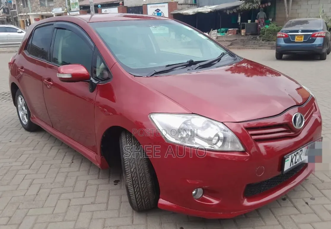 Toyota Auris 2011 Maroon