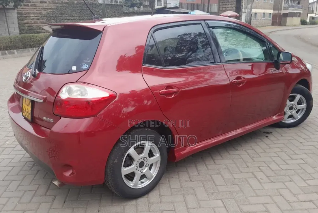 Toyota Auris 2011 Maroon