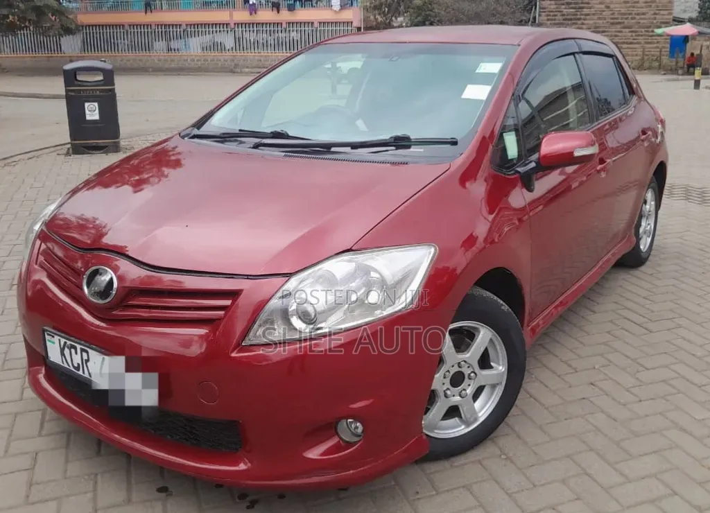 Toyota Auris 2011 Maroon