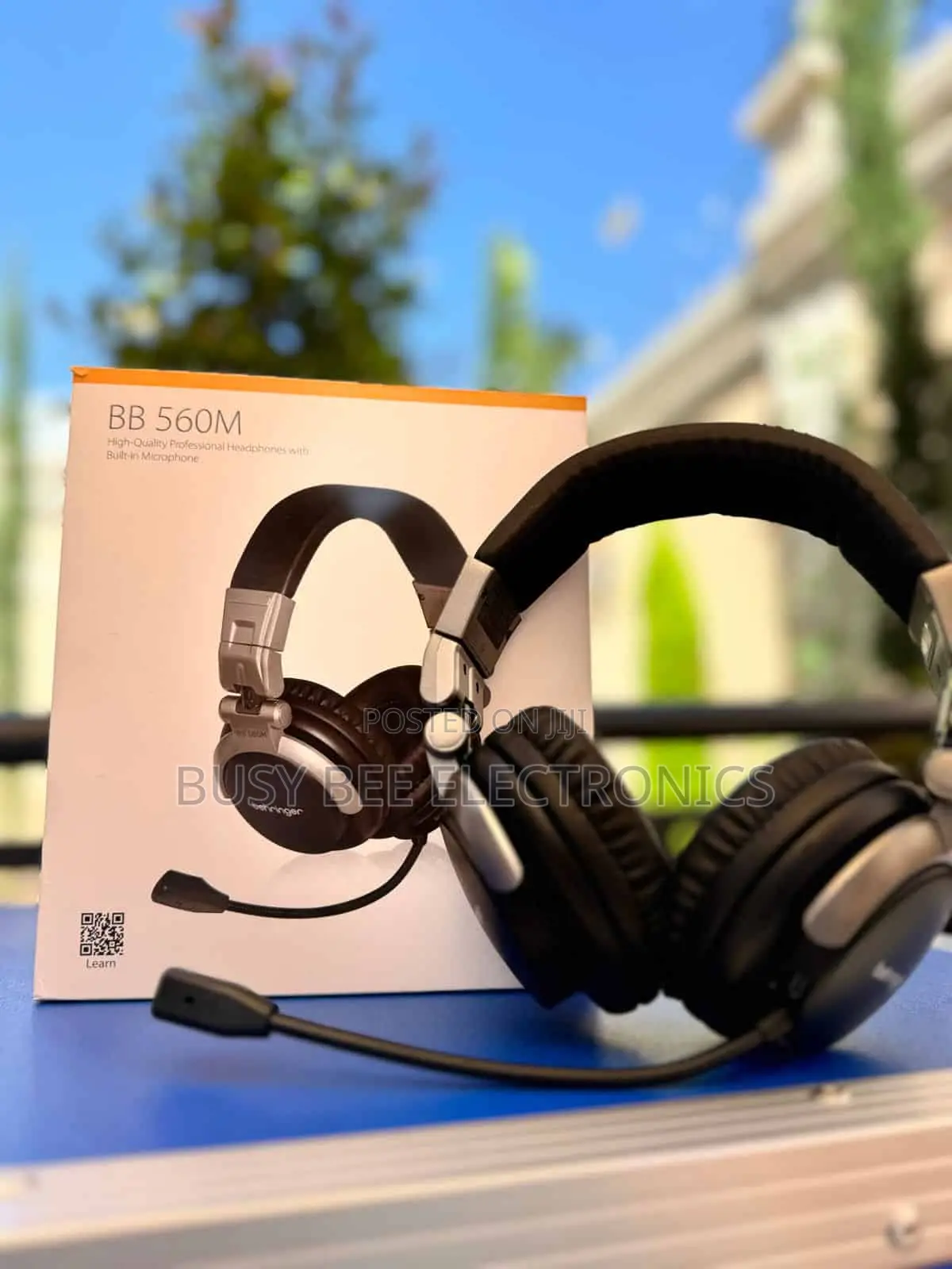 Behringer BB 560M Professional Headphones With Built-in Microphone