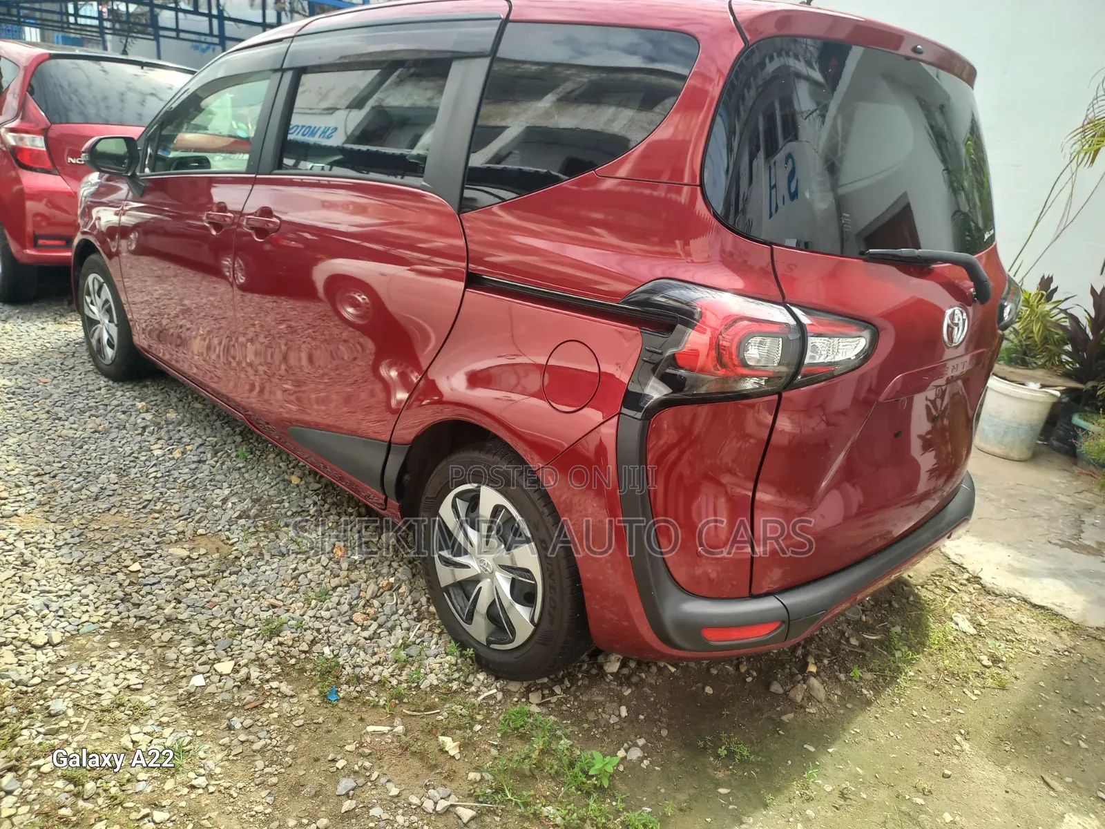 Toyota Sienta 2020 Maroon