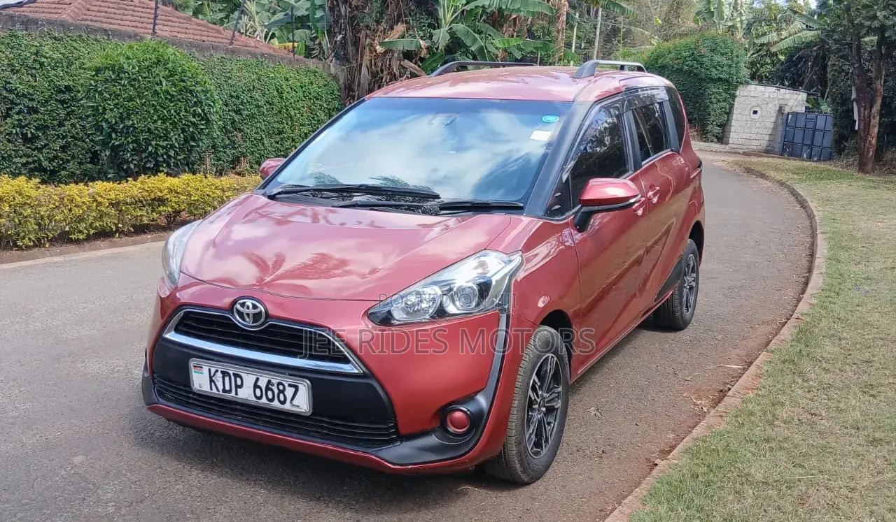 Toyota Sienta 2017 Brown