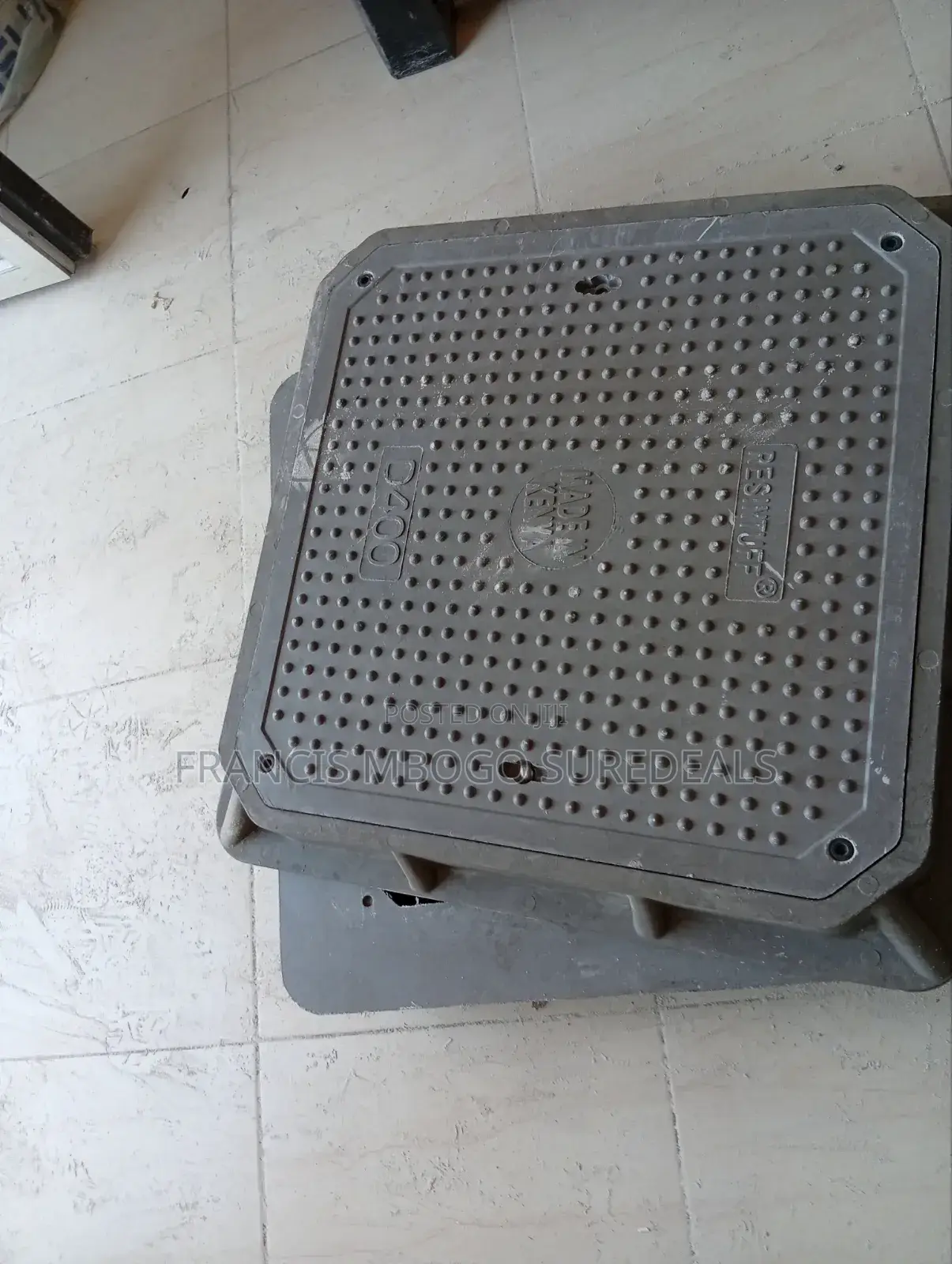 Lockable Reinforced Manhole Cover ( Fibre 600*600mm)