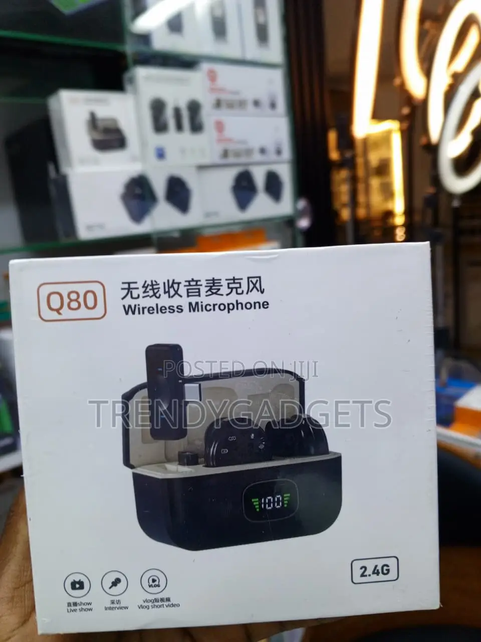 2 in 1 Wireless Clip on Microphone for Android iPhone Recording