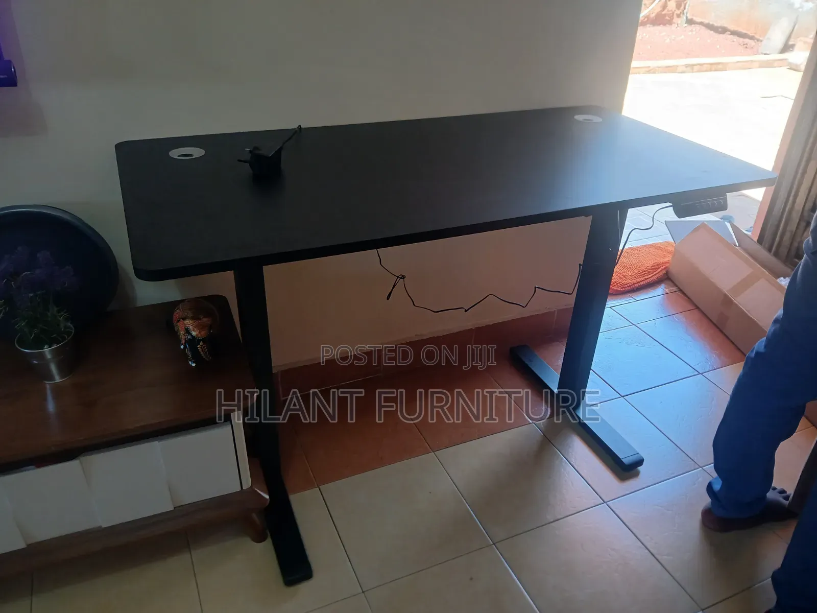 1.2m Adjustable Height Electric Desk/ Standing Desk