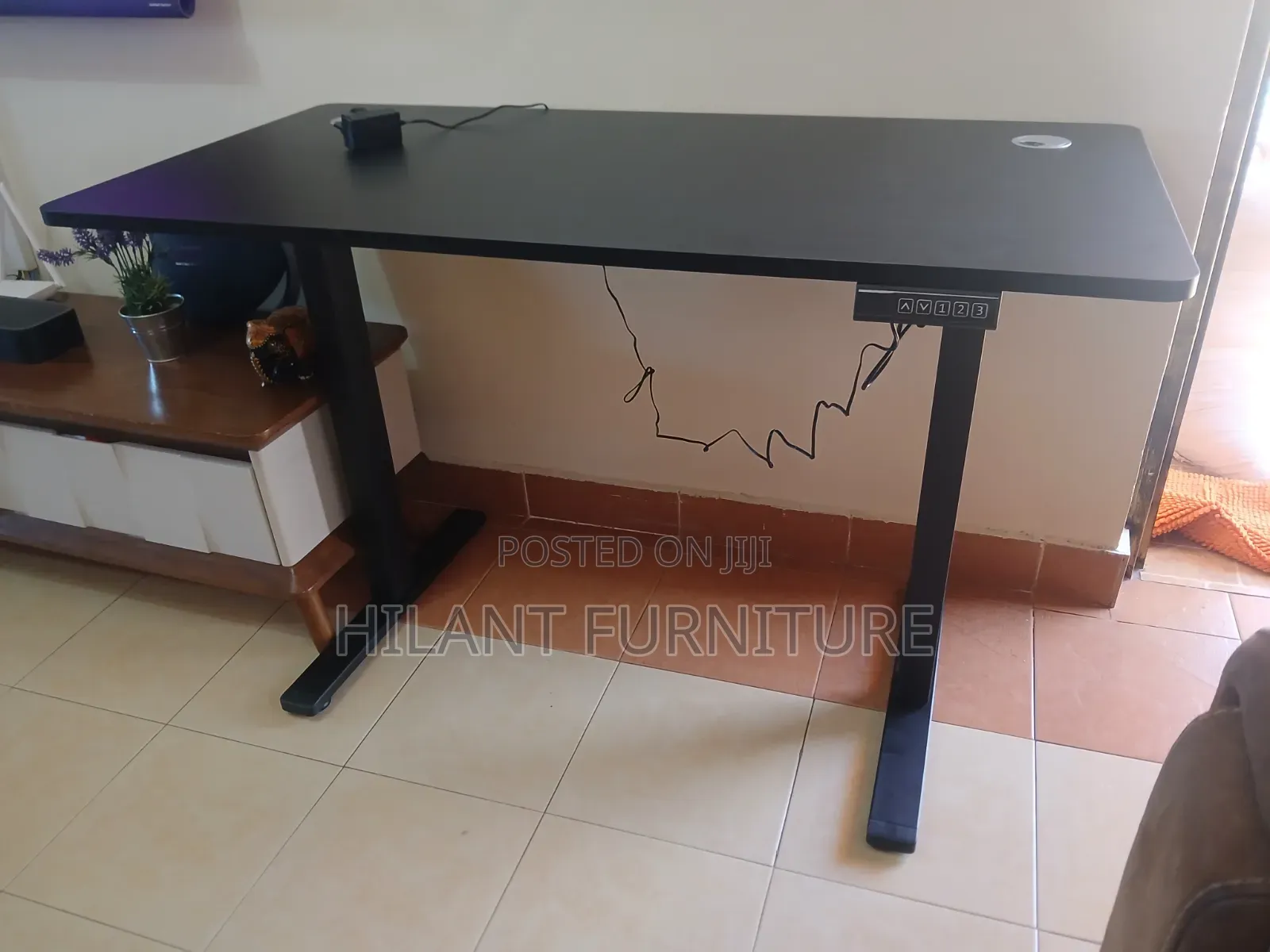1.2m Adjustable Height Electric Desk/ Standing Desk