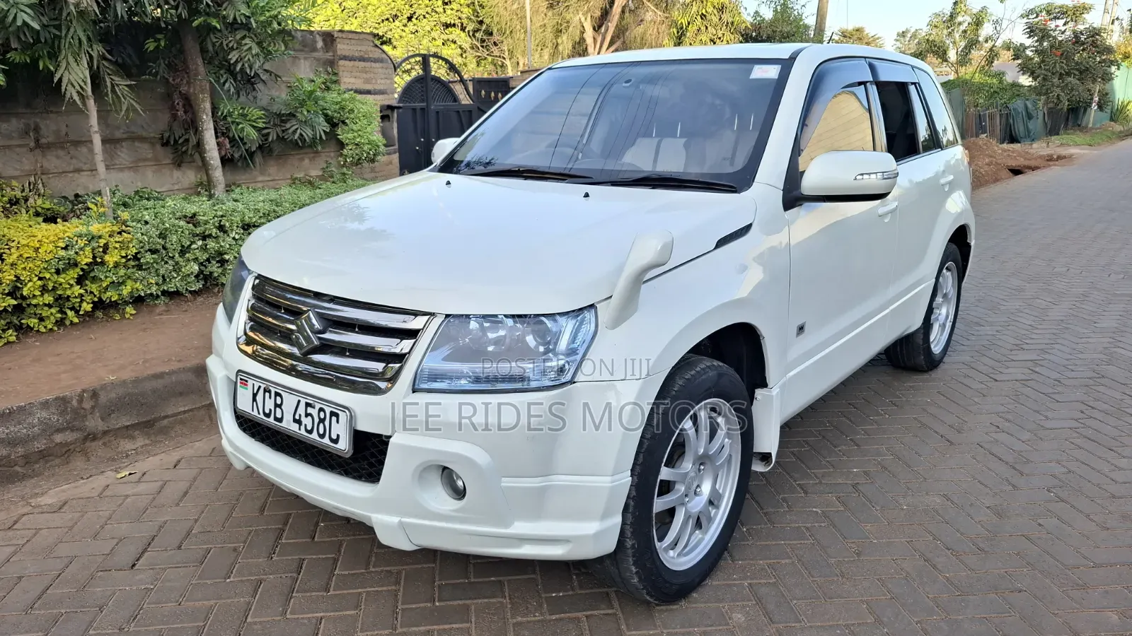 Suzuki Escudo 2010 White