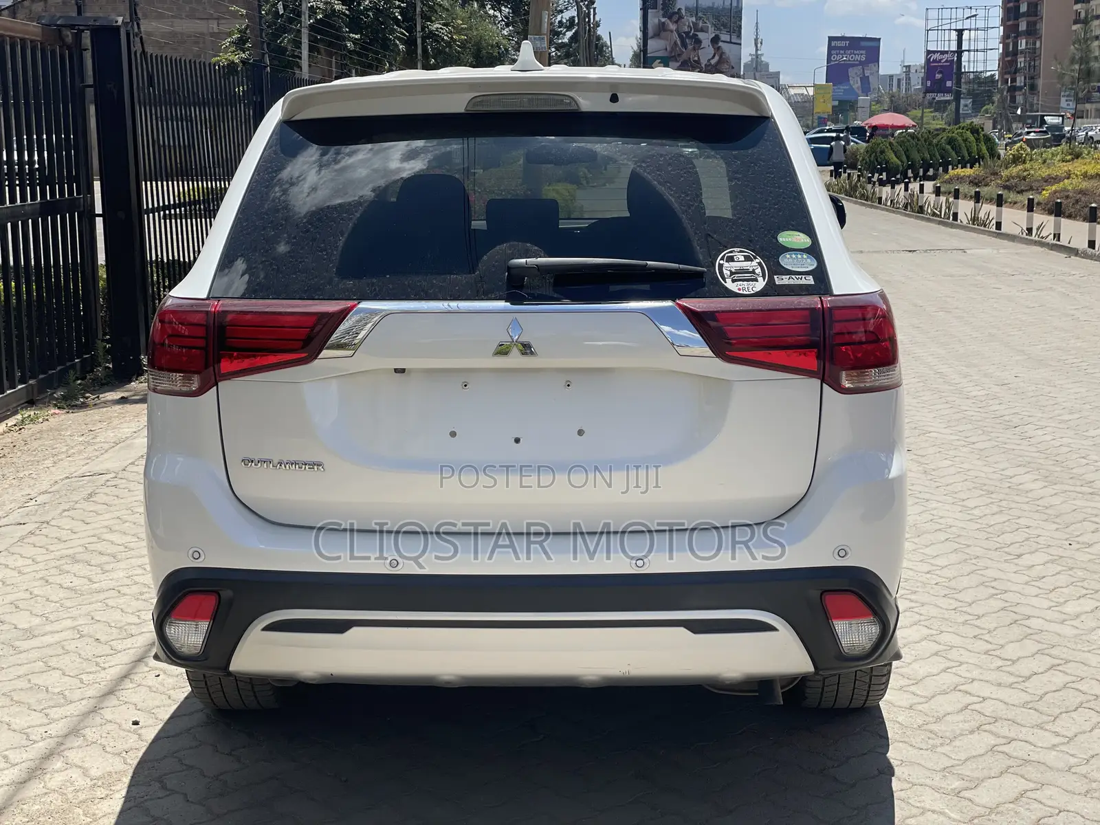 Mitsubishi Outlander LE S-AWC 2020 White