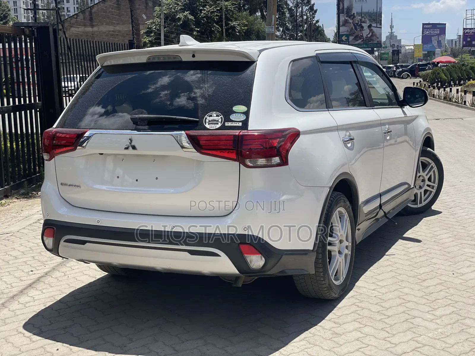 Mitsubishi Outlander LE S-AWC 2020 White