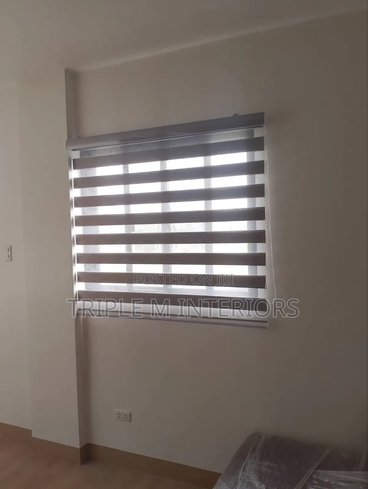 Durable Horizontal Zebra Blinds for Office Windows