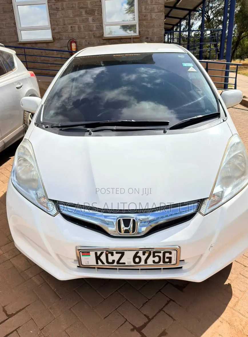Toyota Vitz 2013 White