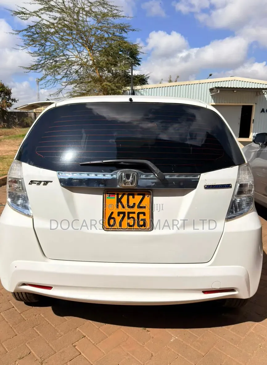 Toyota Vitz 2013 White