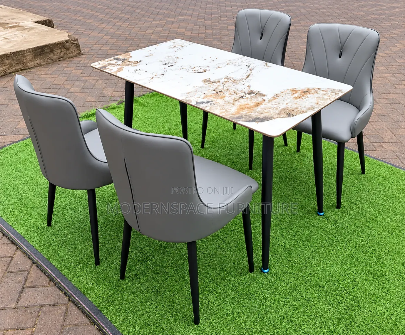 4/6-Seater Dining Table Set