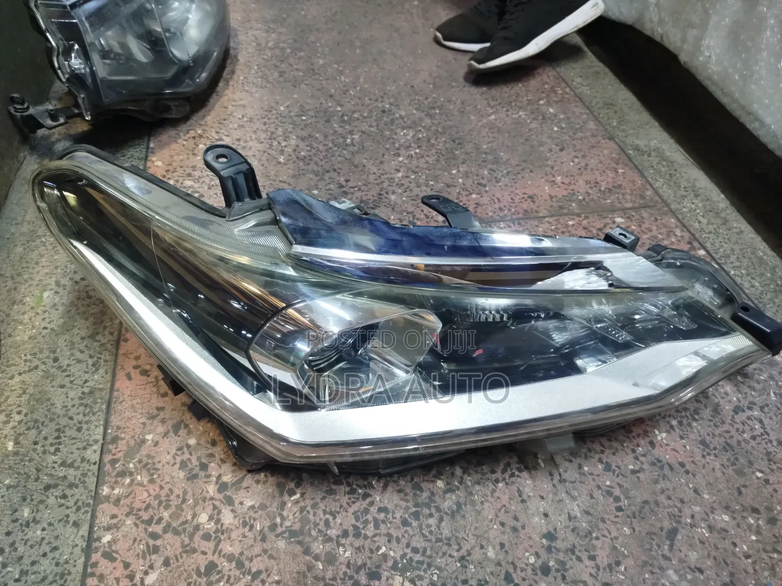 Fielder/ Axio 165 Headlight Zenon Part D