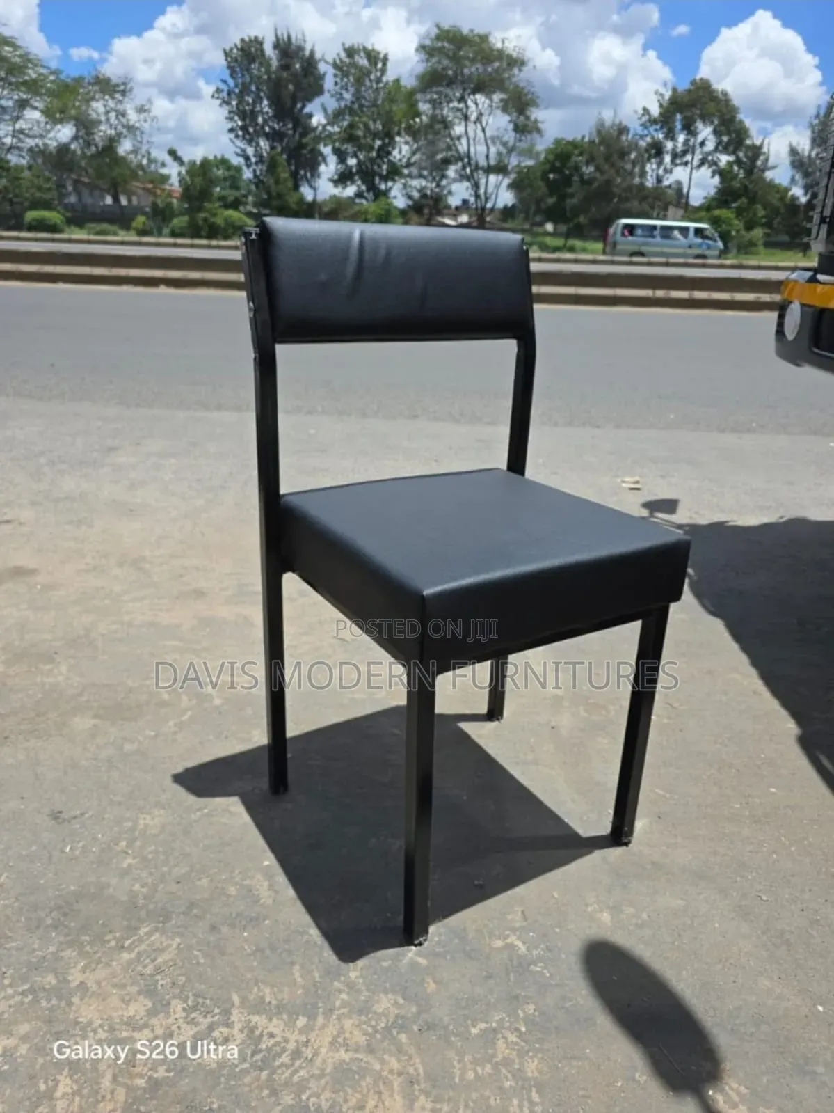 Simple Padded Visitors Chair
