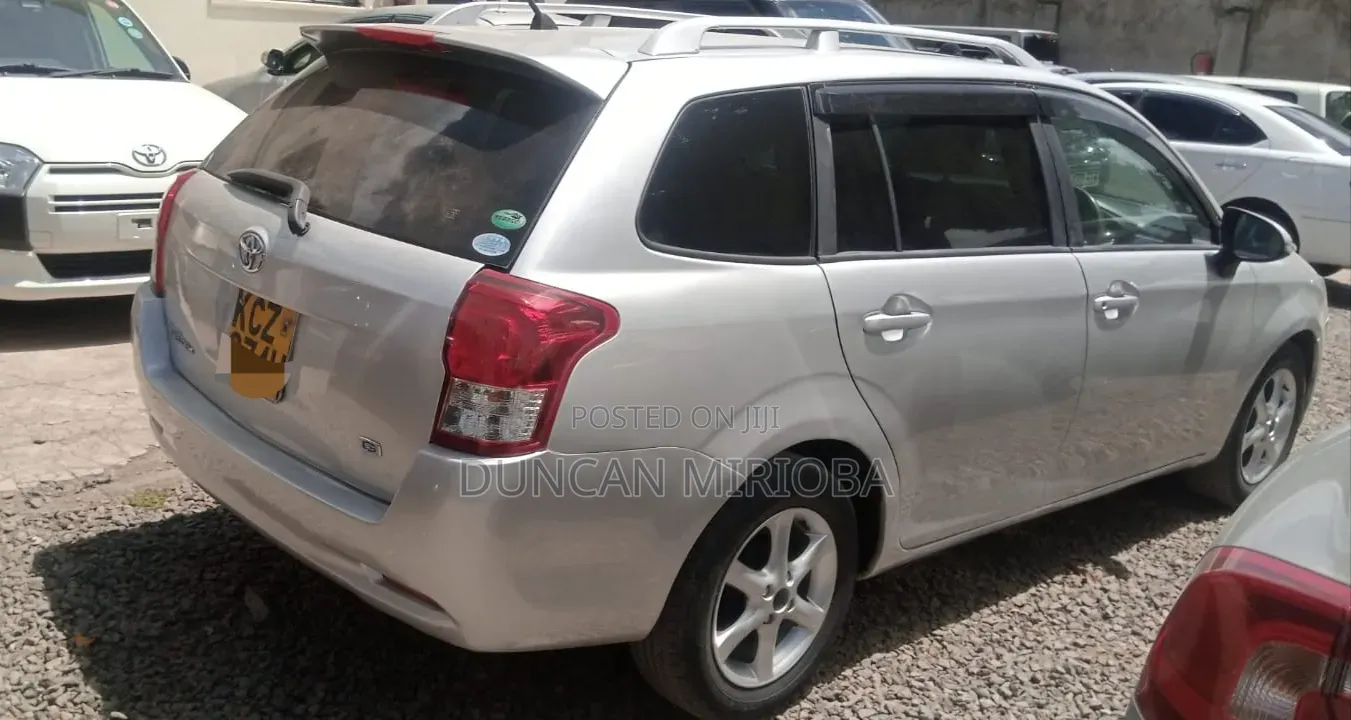 Toyota Corolla Fielder 2013 Silver