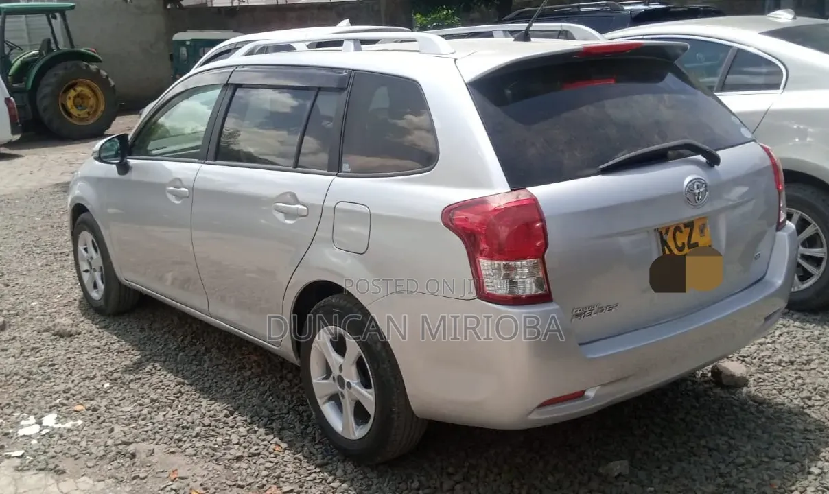 Toyota Corolla Fielder 2013 Silver