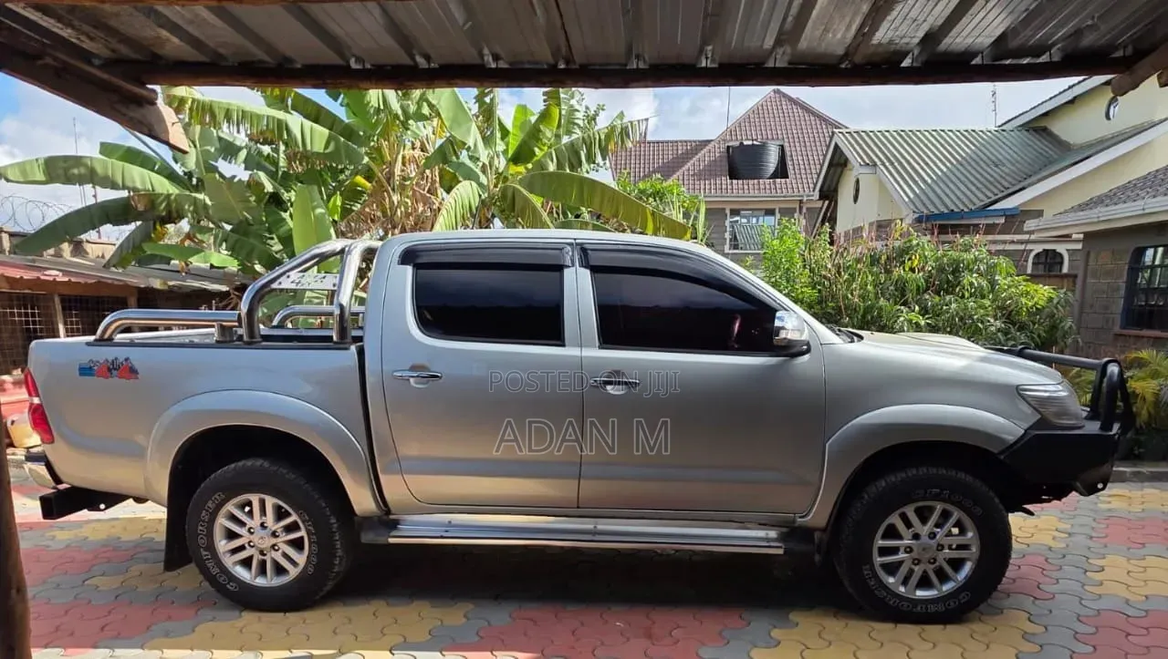 Toyota Hilux 2013 Silver