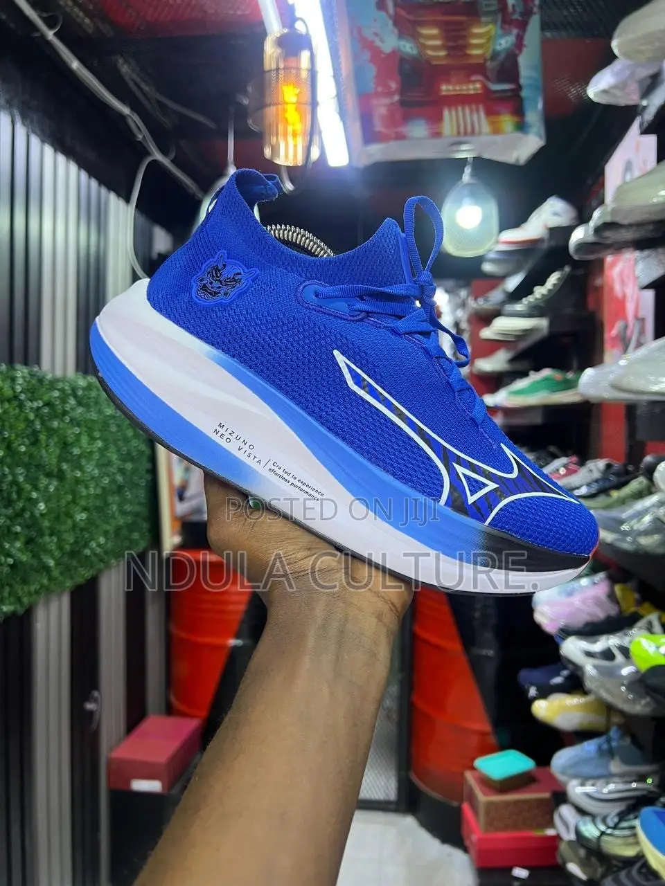 Mizuno Neon Vista
