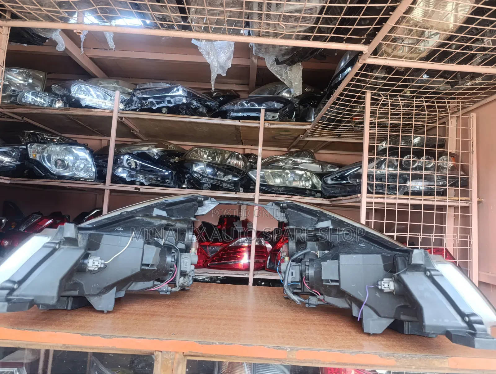 Nissan Wingload Y12 Headlight