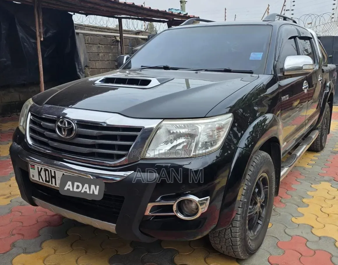 Toyota Hilux 2015 Black