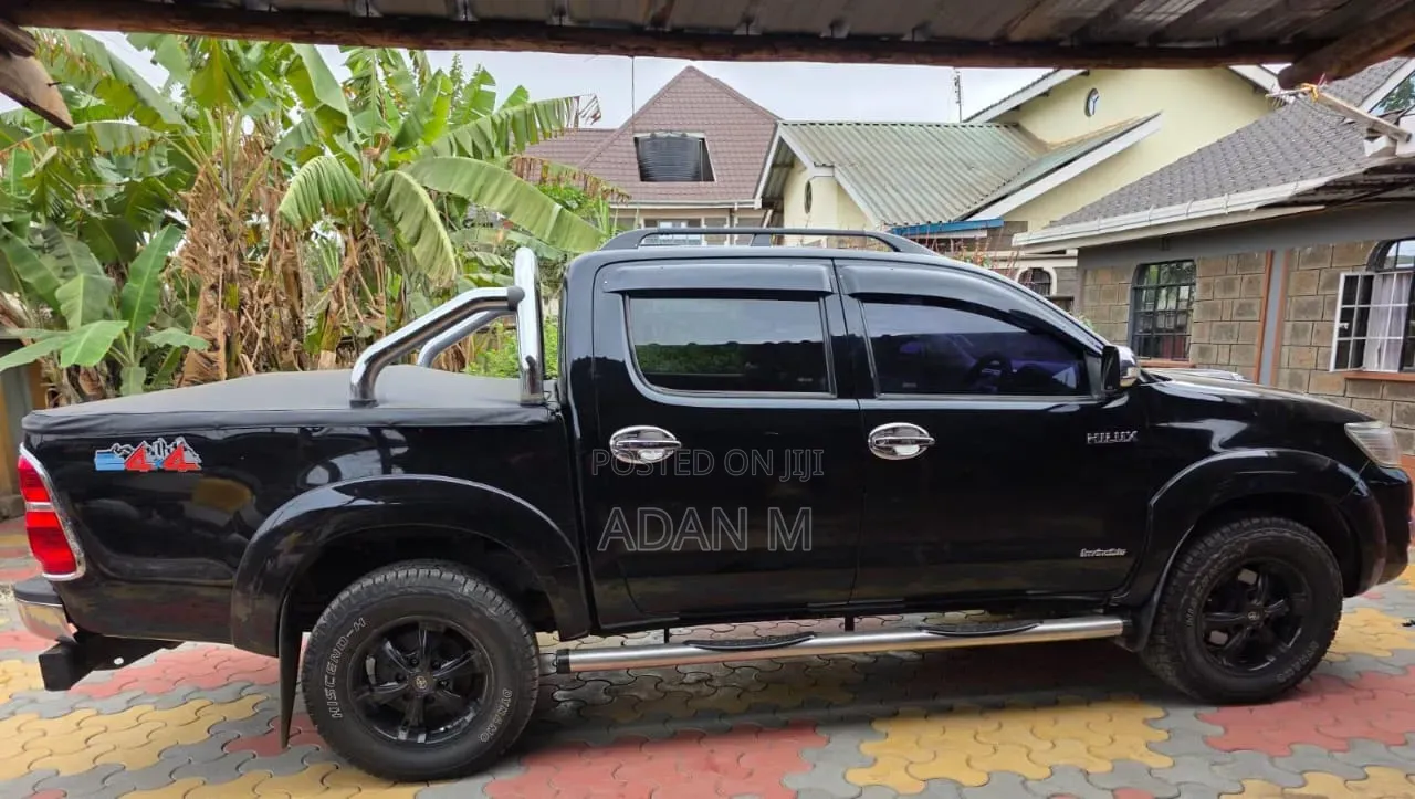 Toyota Hilux 2015 Black