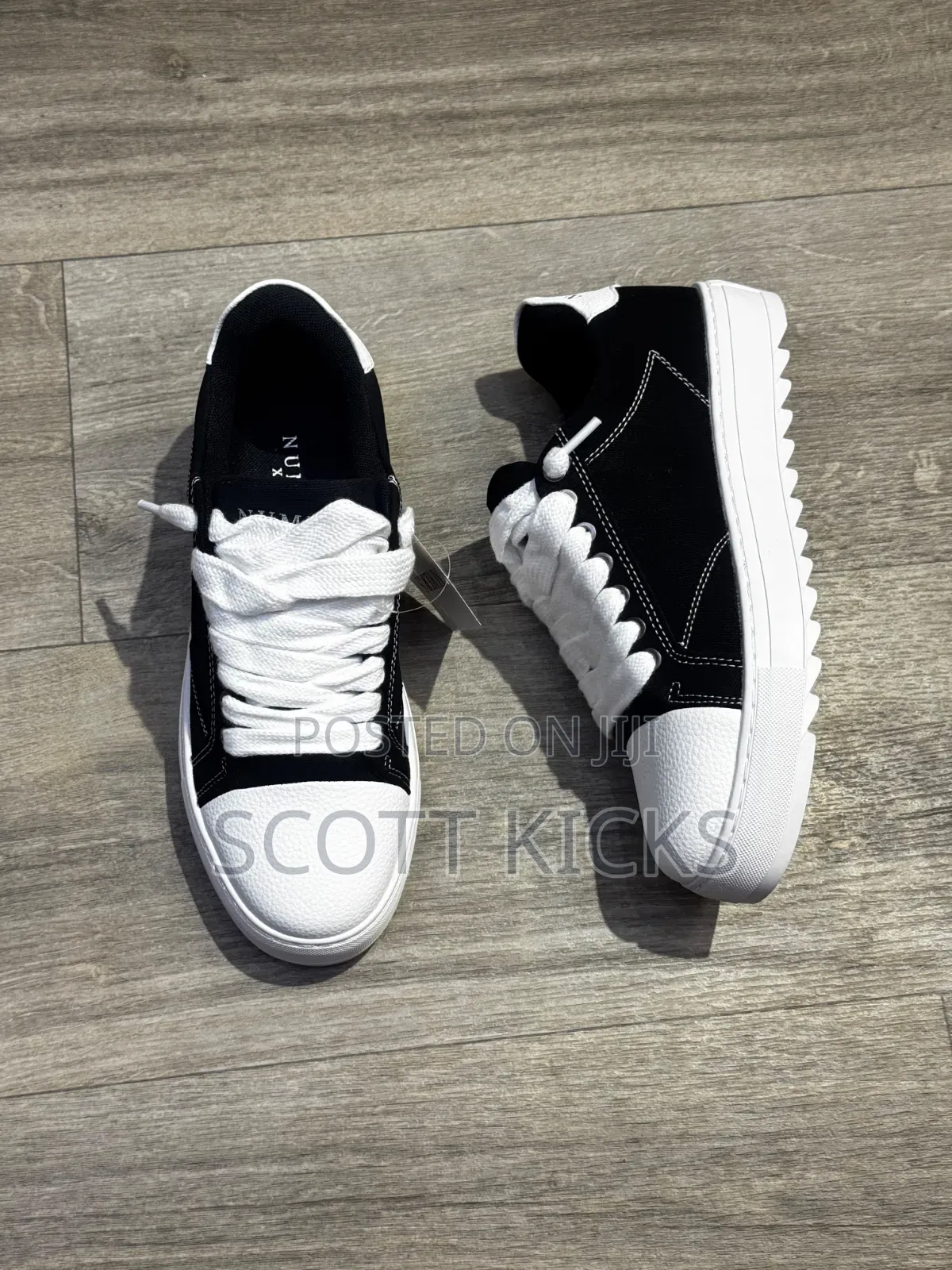 Numeris Atelier Acrylic Black White
