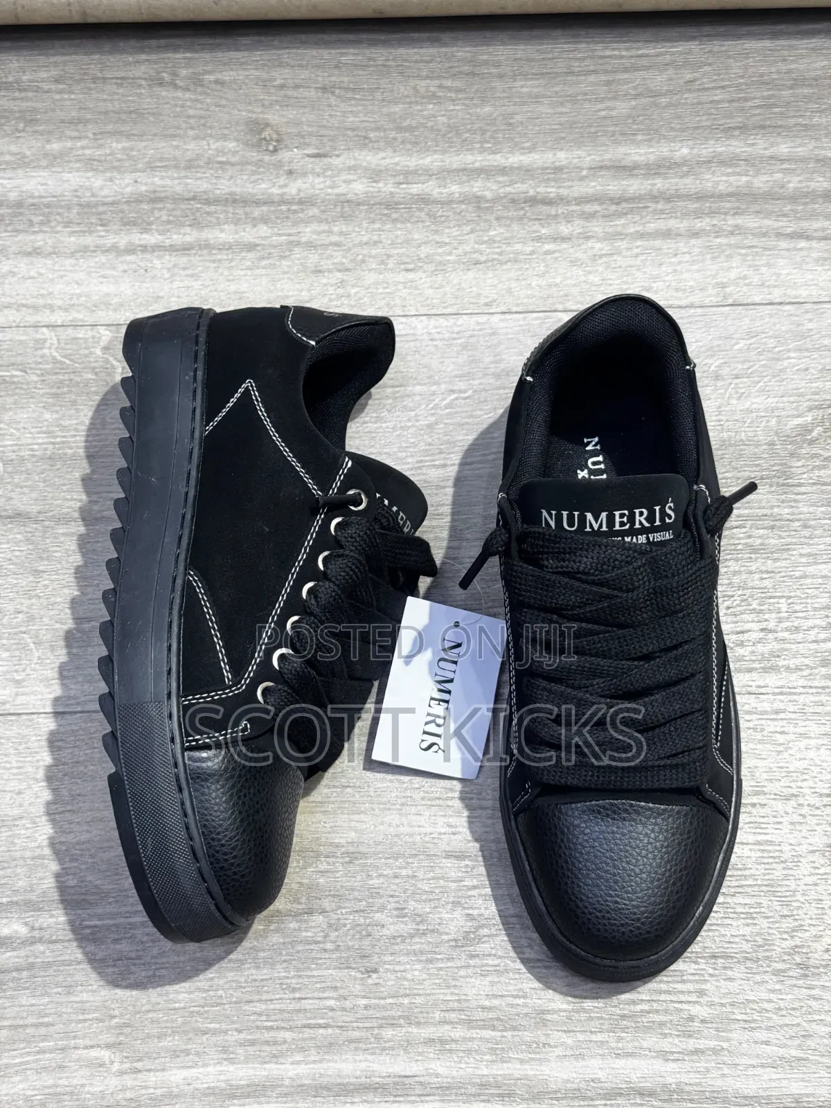Numeris Atelier Acrylic Black White